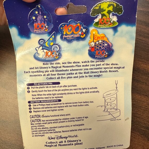 Walt Disney World 100 Years of Magic Magical Moments Collectible Light Up Pin - Picture 2 of 2